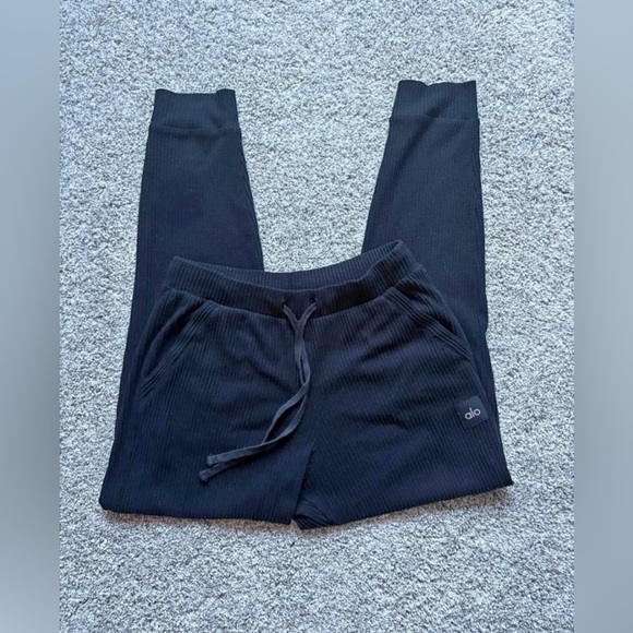 Alo Yoga Muse Sweatpant - Picture 5 of 6